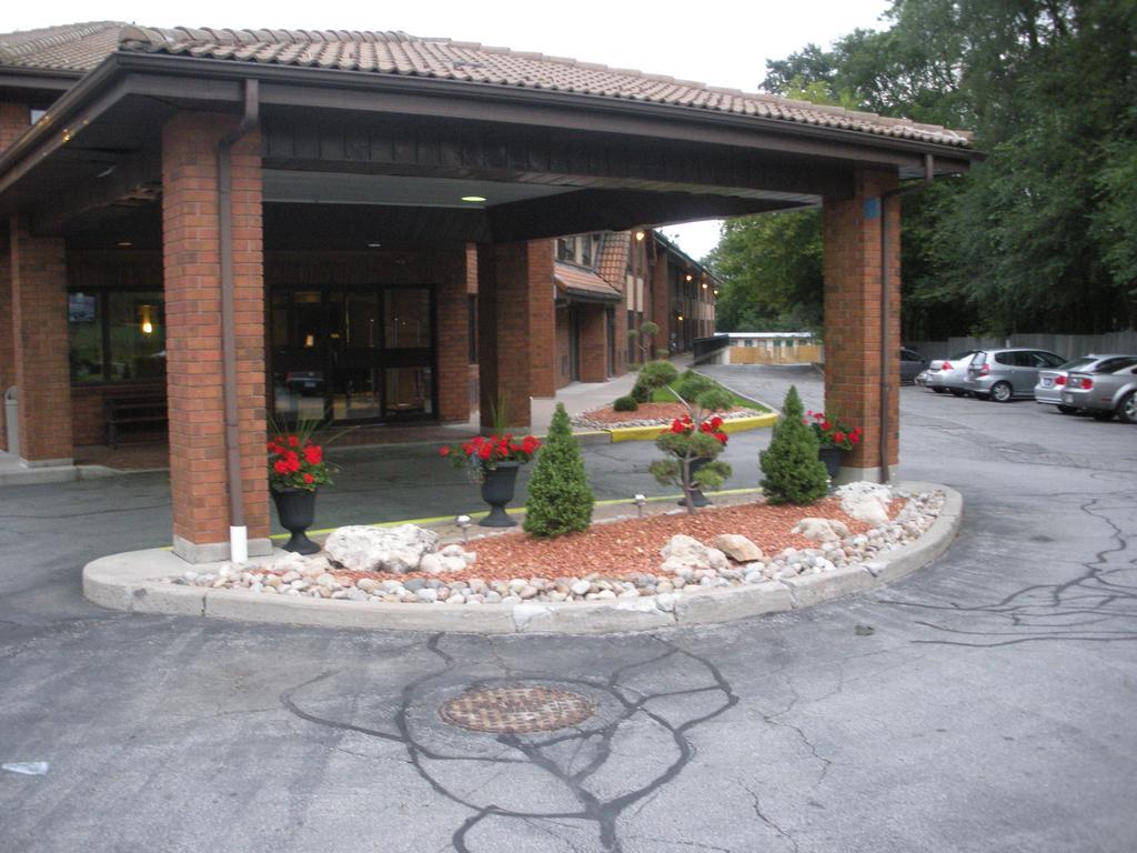 Comfort Inn East Scarborough Торонто Экстерьер фото