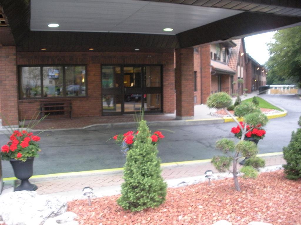 Comfort Inn East Scarborough Торонто Экстерьер фото