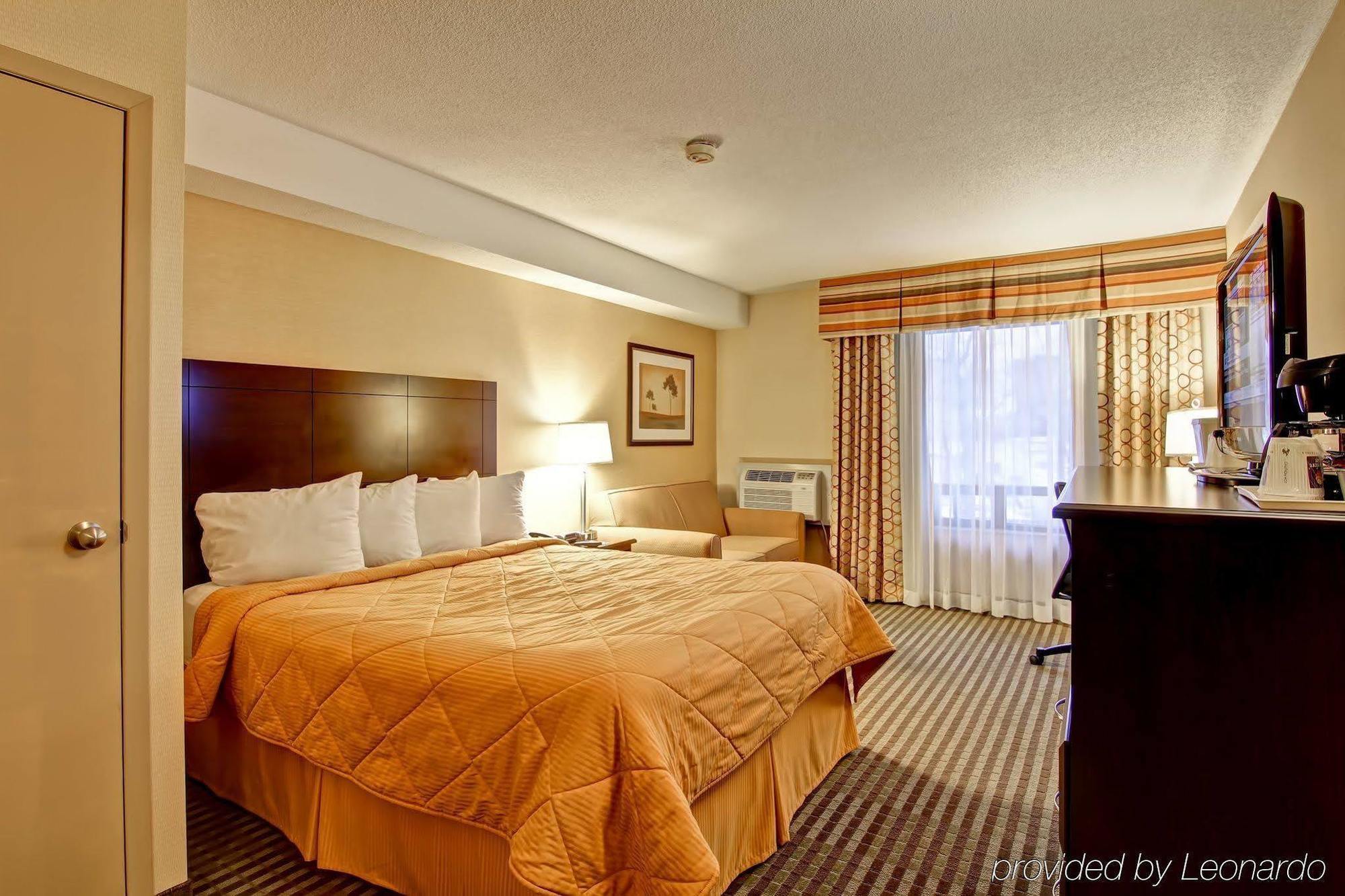 Comfort Inn East Scarborough Торонто Экстерьер фото